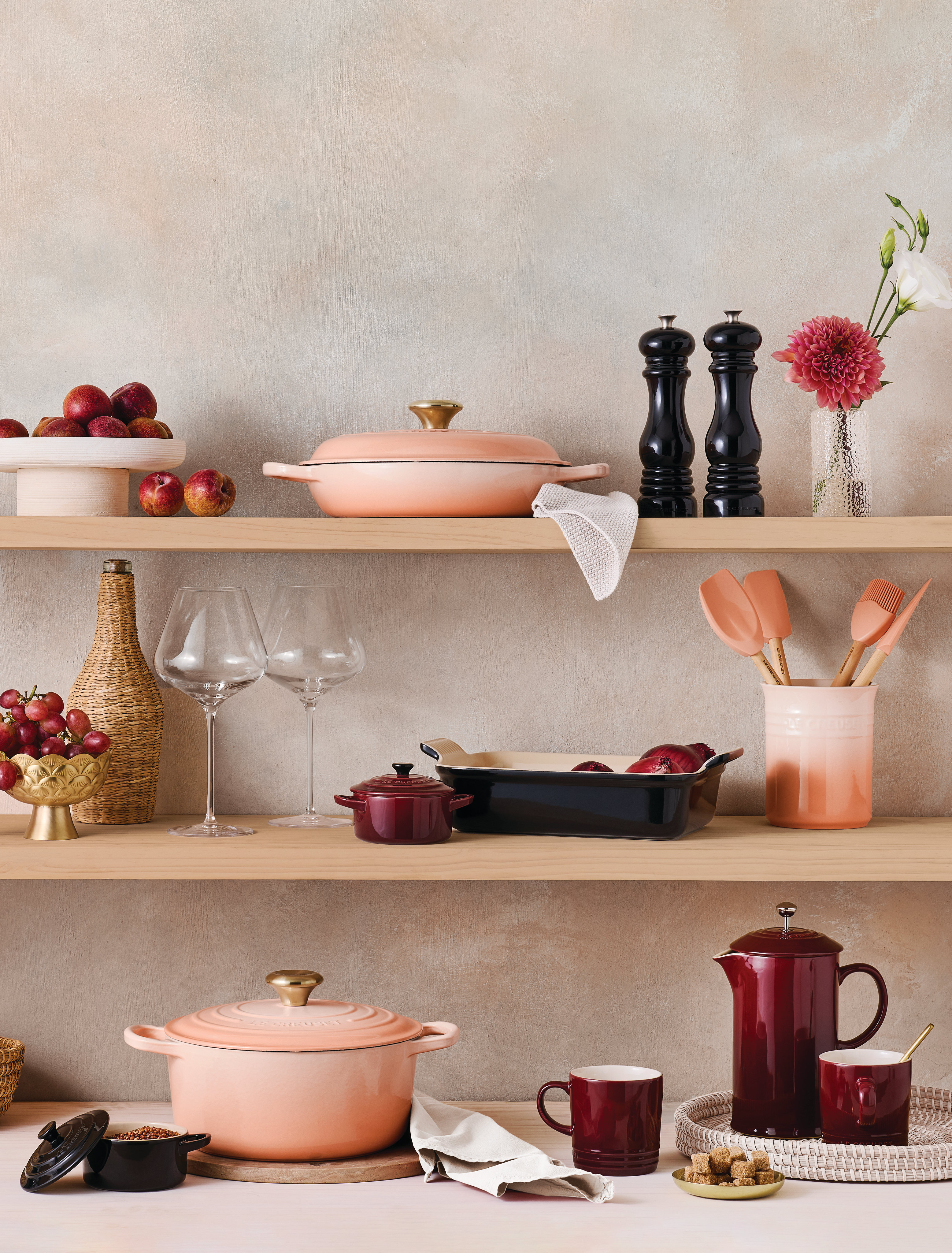 Combinação de produtos na cor Rhône e Pêche Le Creuset.